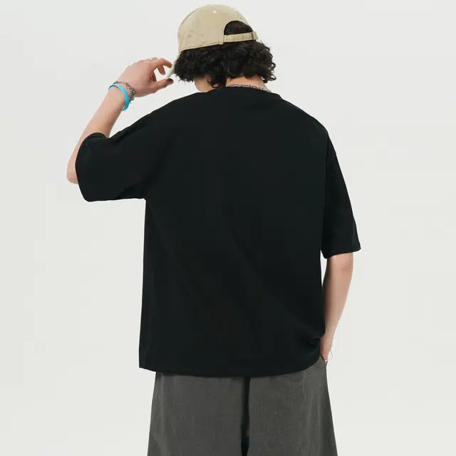 UNthemed T
