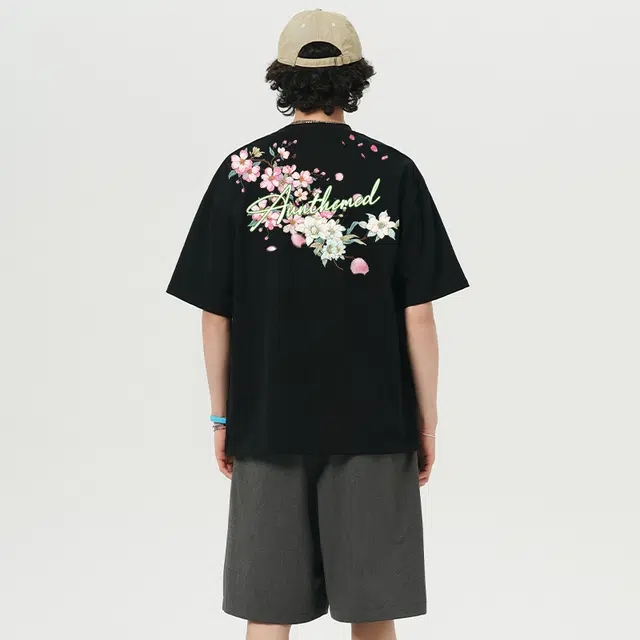 UNthemed T