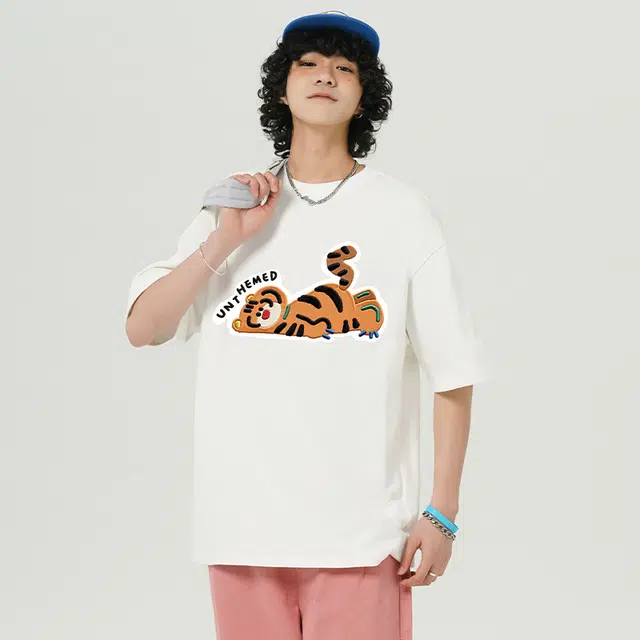 UNthemed T