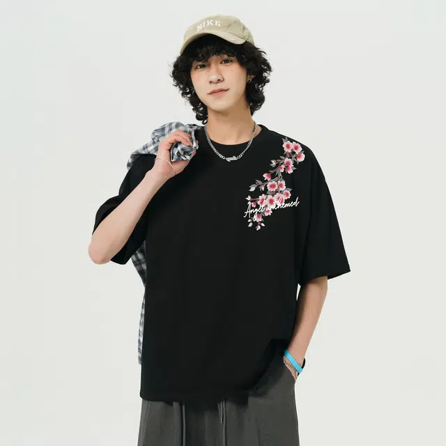 UNthemed T