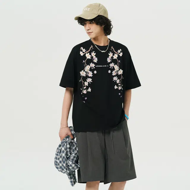 UNthemed T