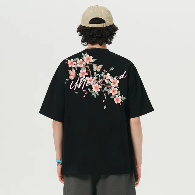 UNthemed T