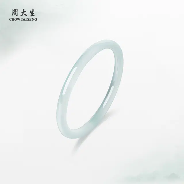 周大生 白月光古香古色小众素玉素圈镯子 新中式显白显手细水润镯古典气质 清冷宫廷风旗袍礼服氛围感 好运 玉髓 手镯 女款