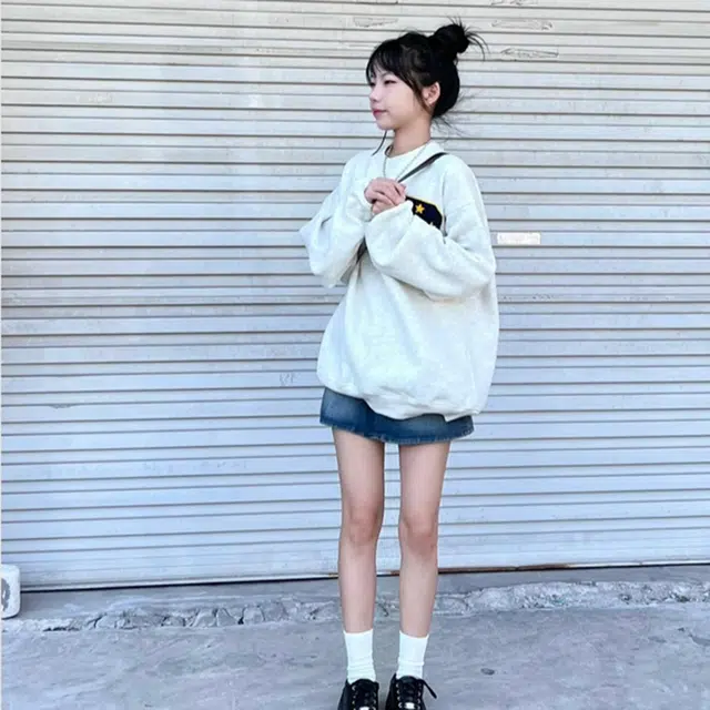 识恩 炸街贴牌套头圆领宽松时尚字母黑标美式复古卫衣 女款