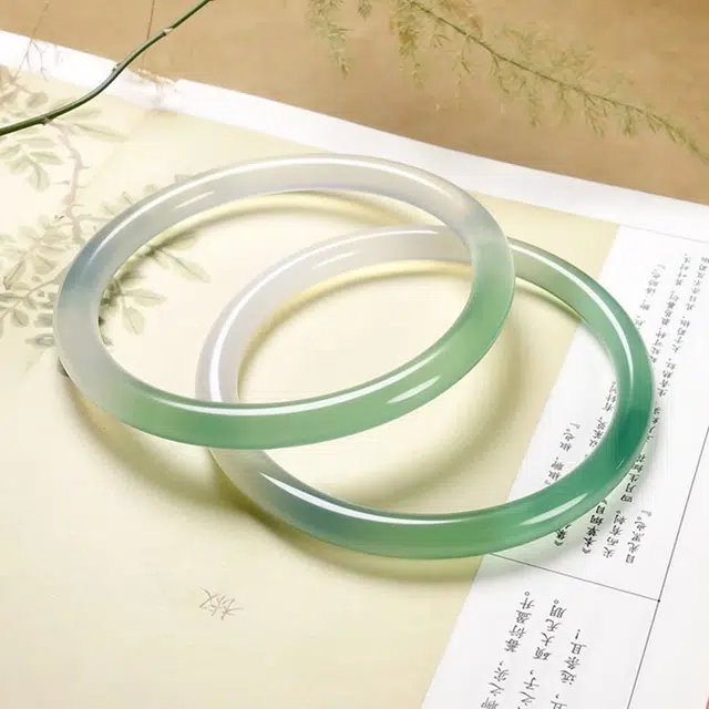 庆怡 远山黛古风油青 薄荷曼波叮当镯 新中式国风半山半水渐变樱花粉 玉髓 玉石手镯 女款