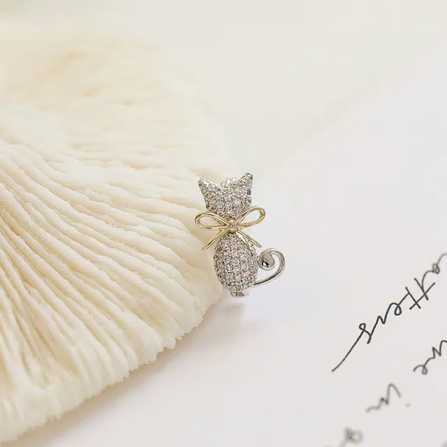 山一丸 韩国防走光领口可爱猫咪衬衣领针小别针胸花配饰 铜 胸针 女款
