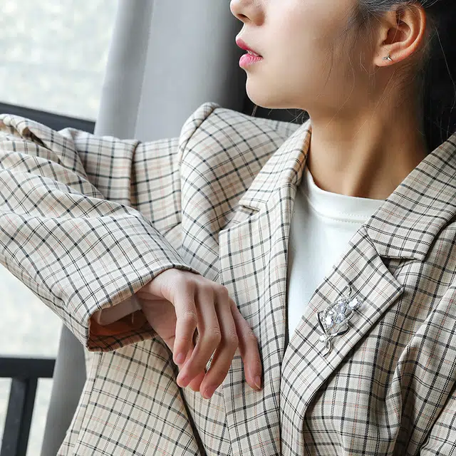 山一丸 郁金香胸花气质小香风外套水滴 胸针 女款
