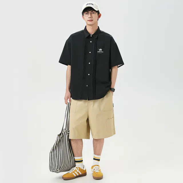 领航骆驼 夏季通勤纯色翻领宽松拼接立体解构褶皱薄款透气耐磨基础款高级感纽扣肌理小众设计开衫日常短袖  衬衫  男女同款