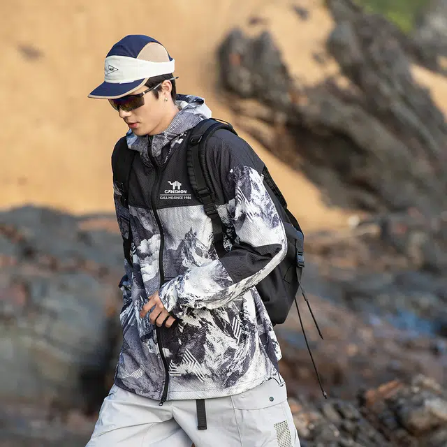 领航骆驼 迷彩情侣户外登山徒步防紫外线百搭潮流防晒服 男女同款