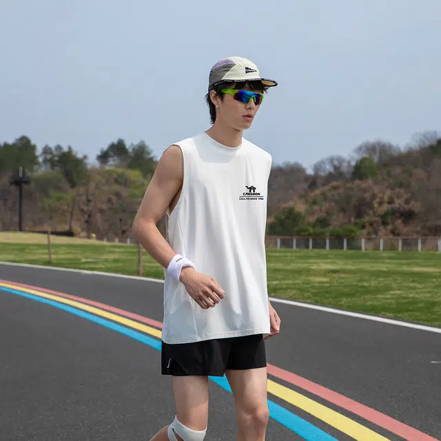 领航骆驼 简约运动骑行跑步吸湿速干透气舒适休闲百搭背心 男女同款