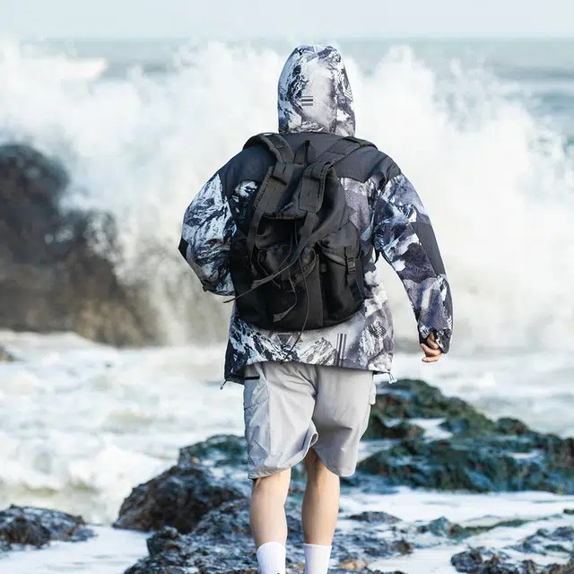 领航骆驼 迷彩情侣户外登山徒步防紫外线百搭潮流防晒服 男女同款