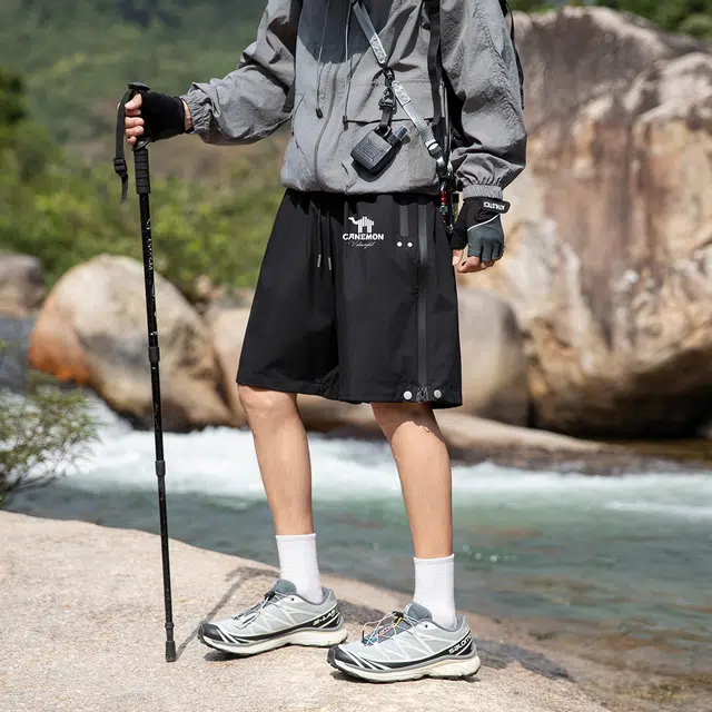 领航骆驼 美式速干透气纯色户外运动直筒休闲短裤 男女同款