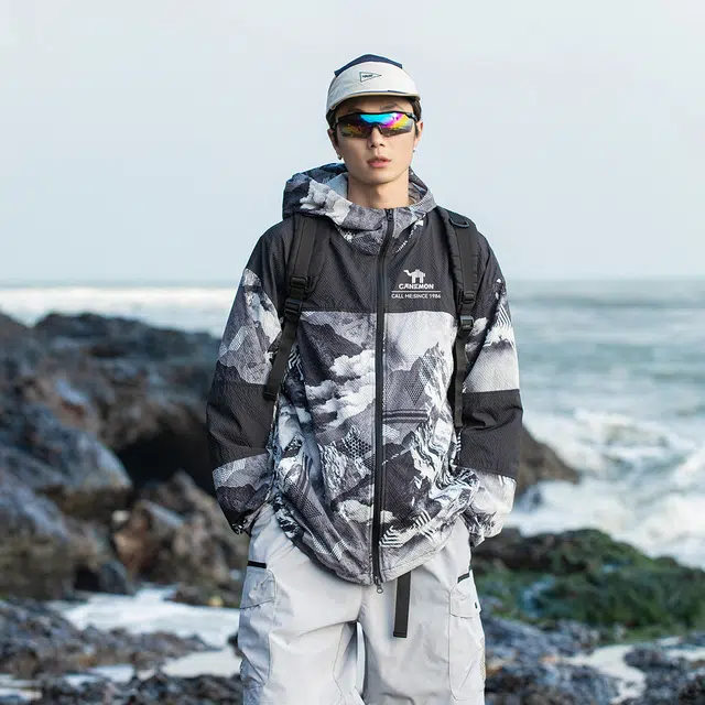 领航骆驼 迷彩情侣户外登山徒步防紫外线百搭潮流防晒服 男女同款