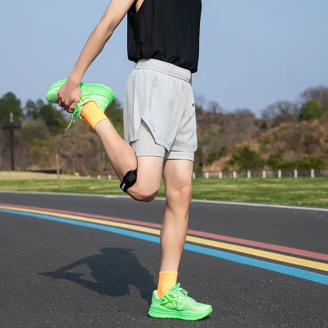 领航骆驼 美式简约潮流运动百搭舒适纯色轻便休闲短裤 男女同款