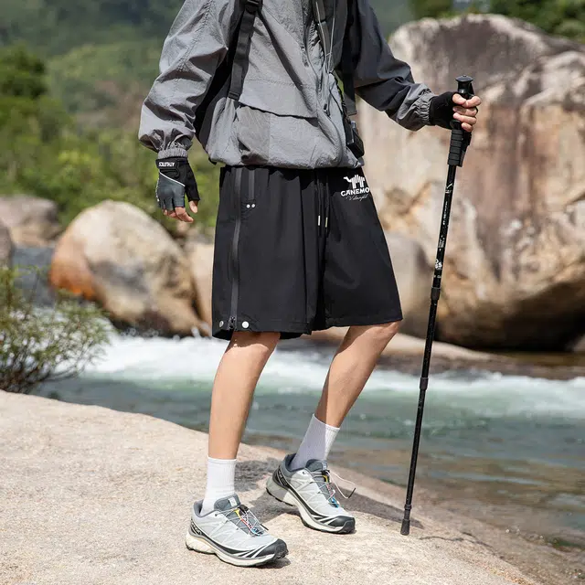 领航骆驼 美式速干透气纯色户外运动直筒休闲短裤 男女同款