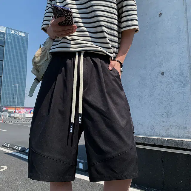 领航骆驼  美式学院风夏季薄款潮牌宽松运动五分高街复古立体剪裁中裤舒适日常通勤休闲  短裤 男女同款