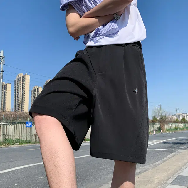 领航骆驼  美式高街潮牌纯色简约五角星柳钉小众设计感无性别主义户外通勤宽松舒适百搭五分直筒休闲   短裤 男女同款