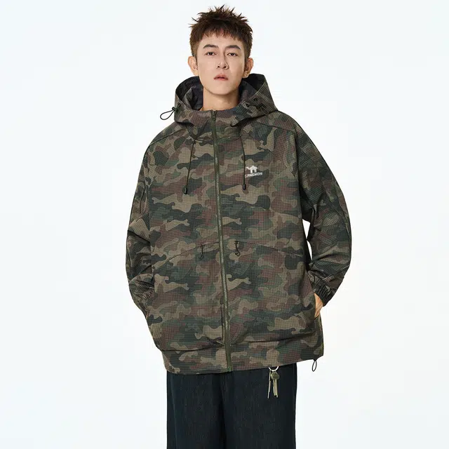 领航骆驼 美式复古高街潮流迷彩字母印花时尚休闲百搭军事风宽松连帽通勤户外    夹克 男女同款
