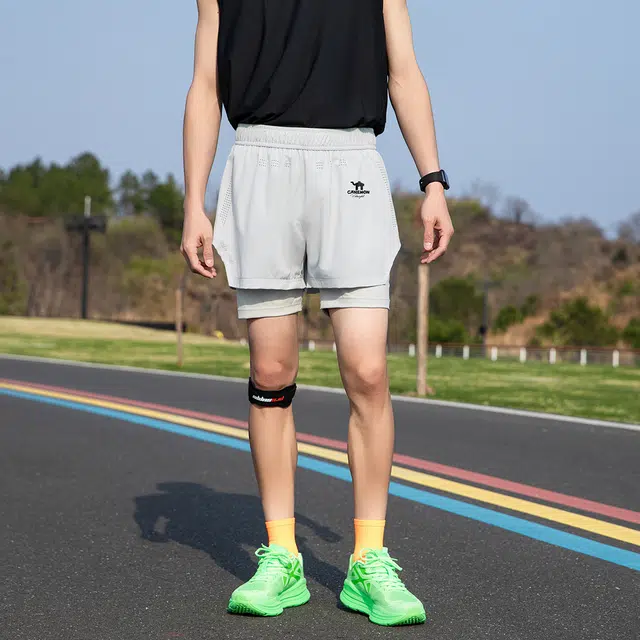 领航骆驼 美式简约潮流运动百搭舒适纯色轻便休闲短裤 男女同款