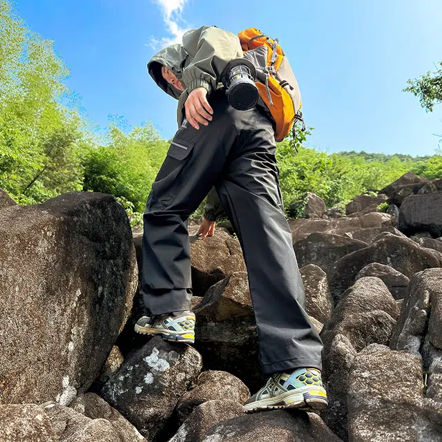 领航骆驼 轻量化特氟龙软壳三防机能防水山系户外运动百搭登山直筒   工装裤 男女同款