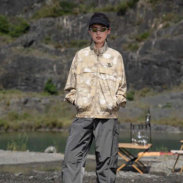 领航骆驼 日常通勤百搭户外情侣款秋季迷彩扎染上衣防泼水防风耐磨登山服外套  夹克  男女同款