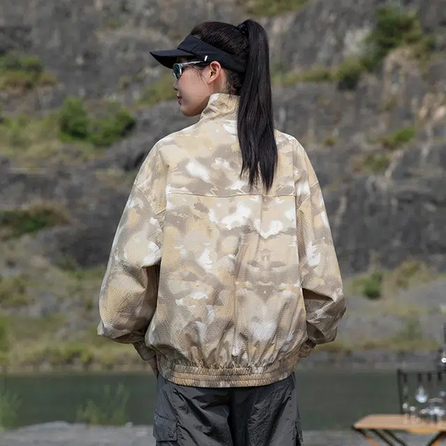 领航骆驼 日常通勤百搭户外情侣款秋季迷彩扎染上衣防泼水防风耐磨登山服外套  夹克  男女同款