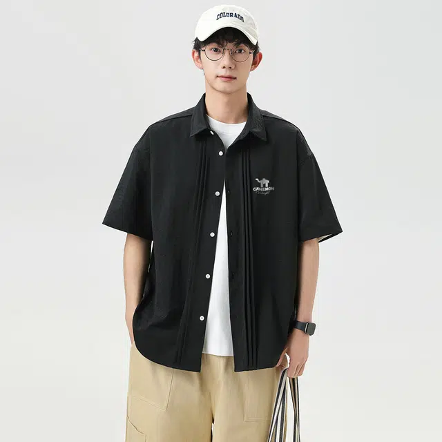 领航骆驼 夏季通勤纯色翻领宽松拼接立体解构褶皱薄款透气耐磨基础款高级感纽扣肌理小众设计开衫日常短袖  衬衫  男女同款