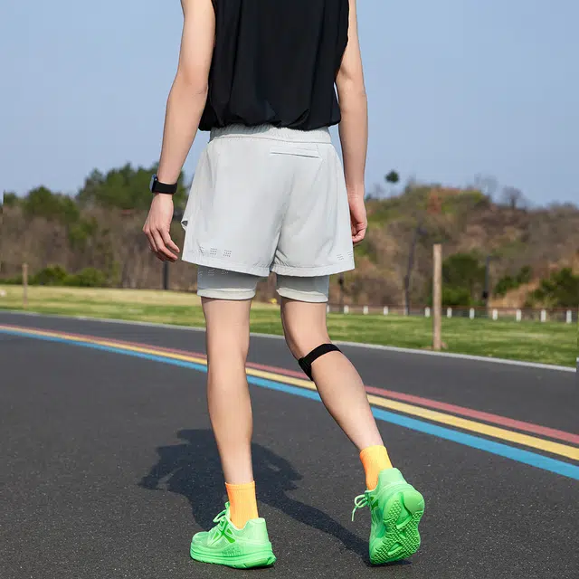 领航骆驼 美式简约潮流运动百搭舒适纯色轻便休闲短裤 男女同款
