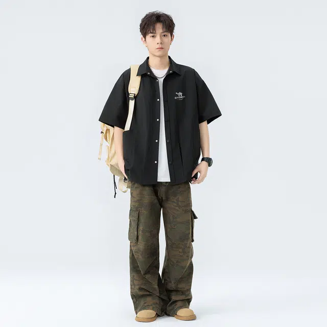 领航骆驼  无性别主义简约美式时尚潮牌翻领宽松薄款纯色多口袋工装风舒适休闲百搭短袖   衬衫 男女同款