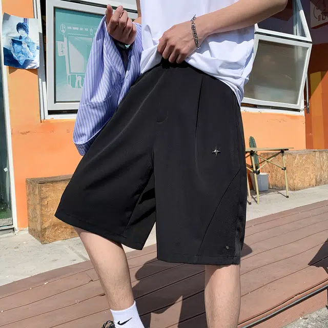 领航骆驼  美式高街潮牌纯色简约五角星柳钉小众设计感无性别主义户外通勤宽松舒适百搭五分直筒休闲   短裤 男女同款