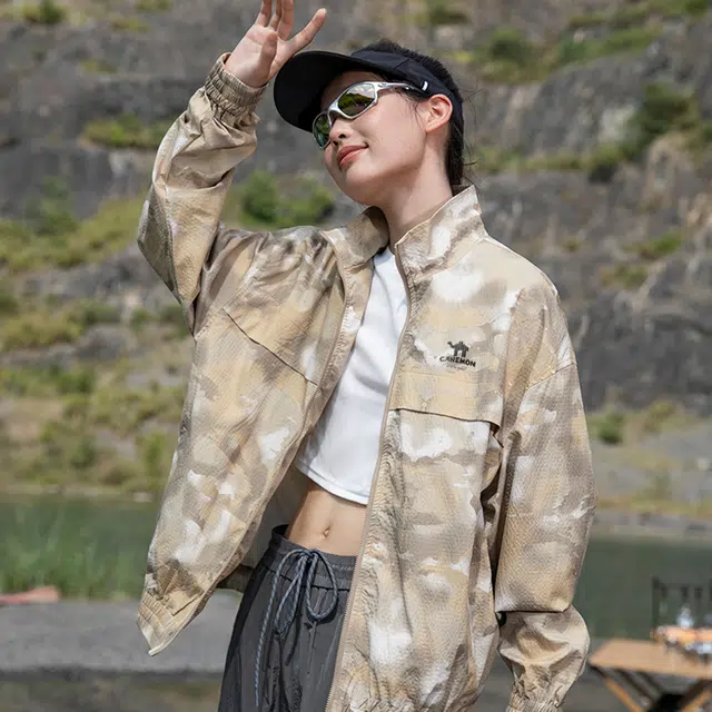 领航骆驼 日常通勤百搭户外情侣款秋季迷彩扎染上衣防泼水防风耐磨登山服外套  夹克  男女同款