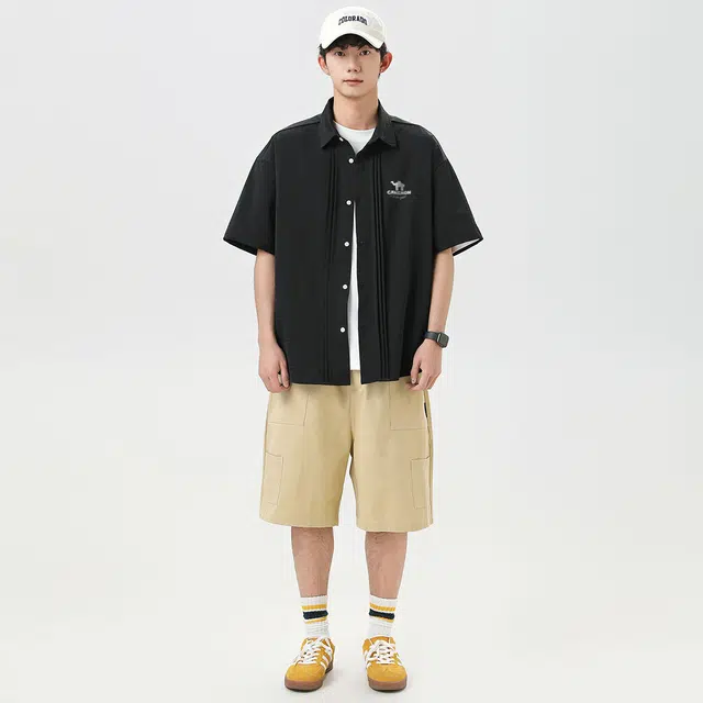 领航骆驼 夏季通勤纯色翻领宽松拼接立体解构褶皱薄款透气耐磨基础款高级感纽扣肌理小众设计开衫日常短袖  衬衫  男女同款