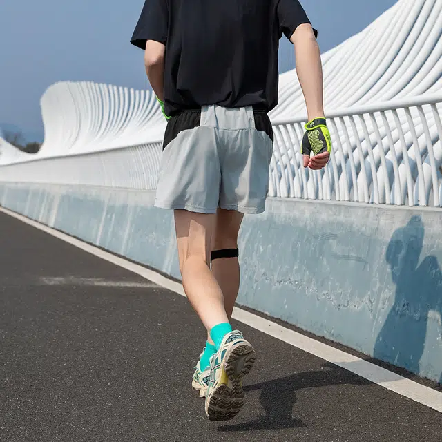 领航骆驼 薄款舒适百搭速干跑步健身简约休闲短裤 男女同款