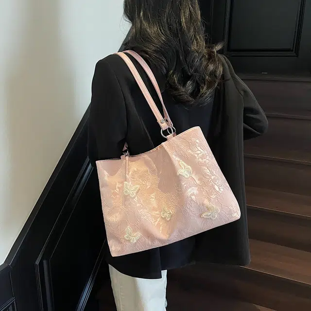 WORM'S HOME Tote