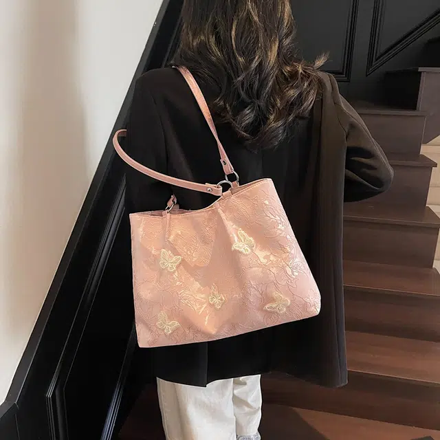 WORM'S HOME Tote