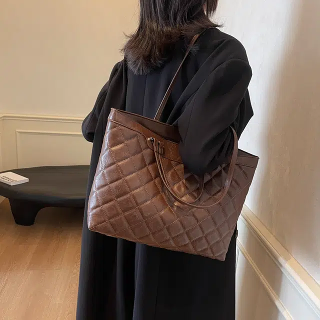 WORM'S HOME Tote