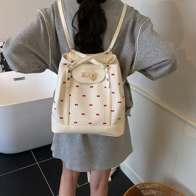 WORM'S HOME PU Tote