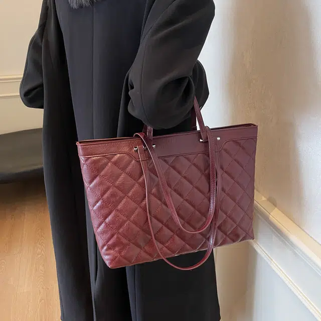 WORM'S HOME Tote
