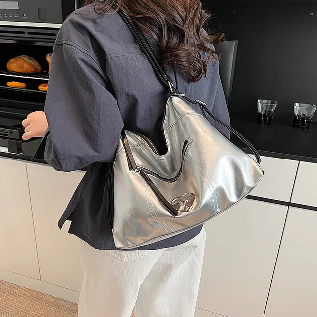 WORM'S HOME ins PU Tote