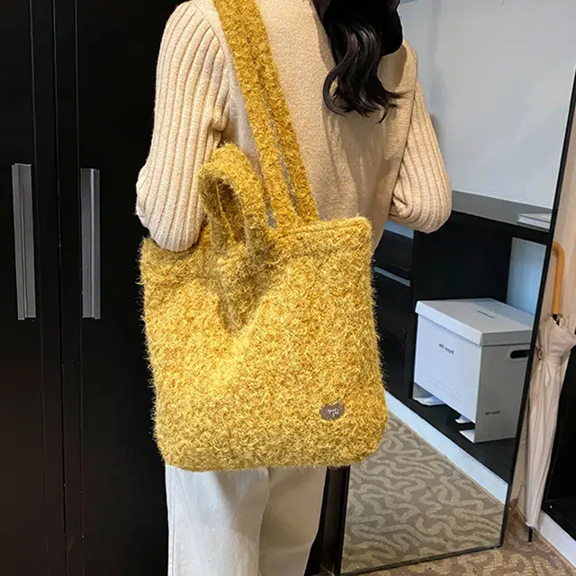 WORM'S HOME Tote