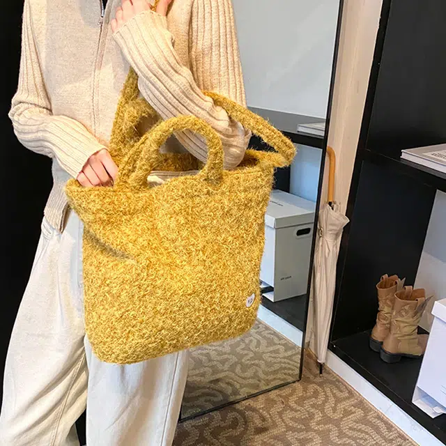 WORM'S HOME Tote
