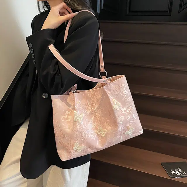WORM'S HOME Tote