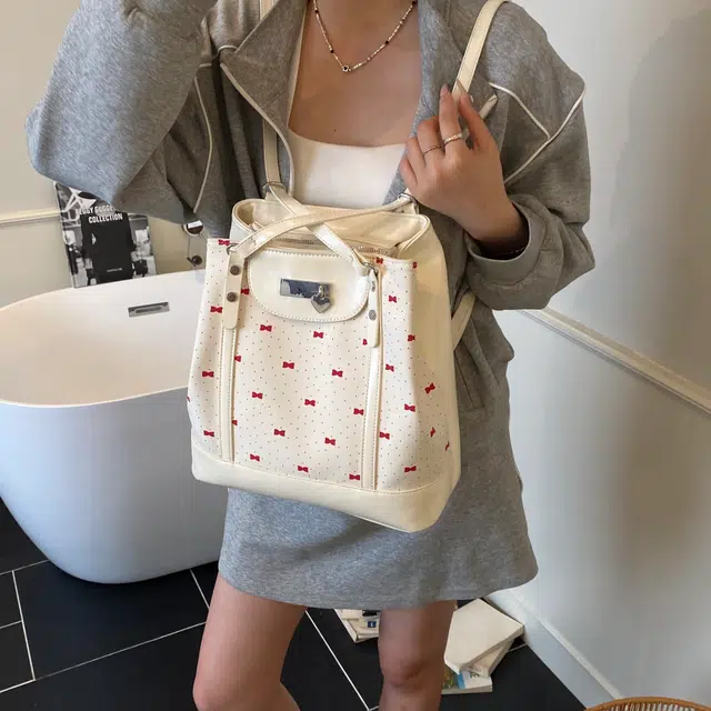 WORM'S HOME PU Tote