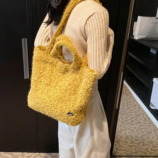 WORM'S HOME Tote