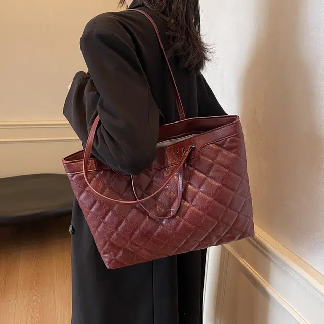 WORM'S HOME Tote