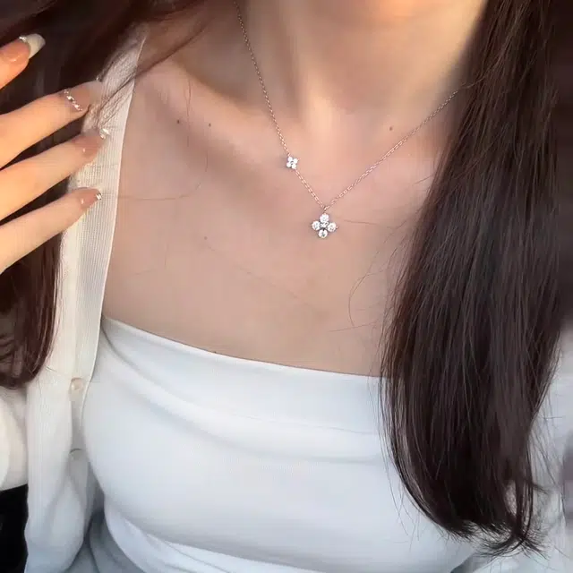 925
