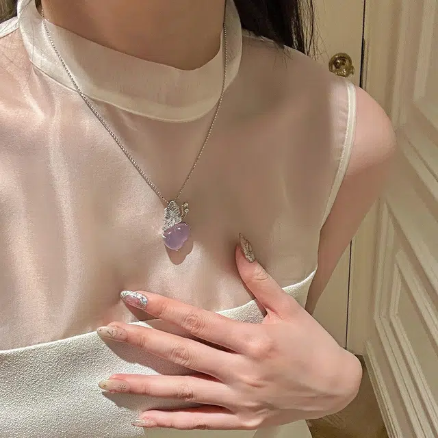 925