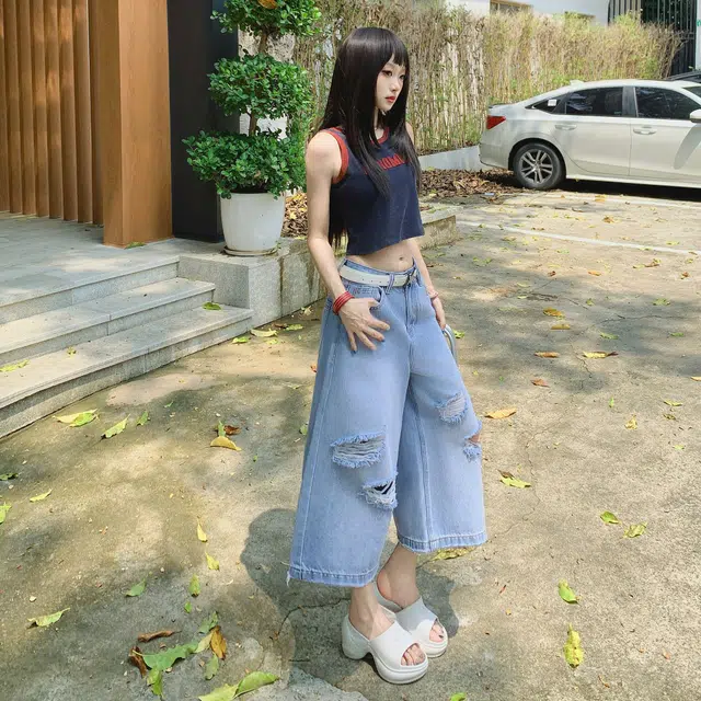么宁 设计感破洞休闲时尚潮流百搭宽松毛边七分中裤牛仔短裤 女款