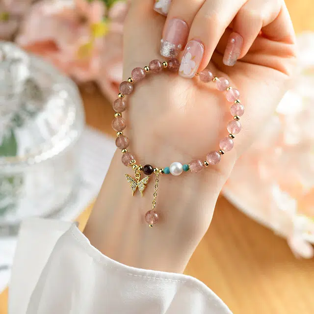 全年红 蝴蝶挂坠小众轻奢原创设计 草莓晶 手串 女款