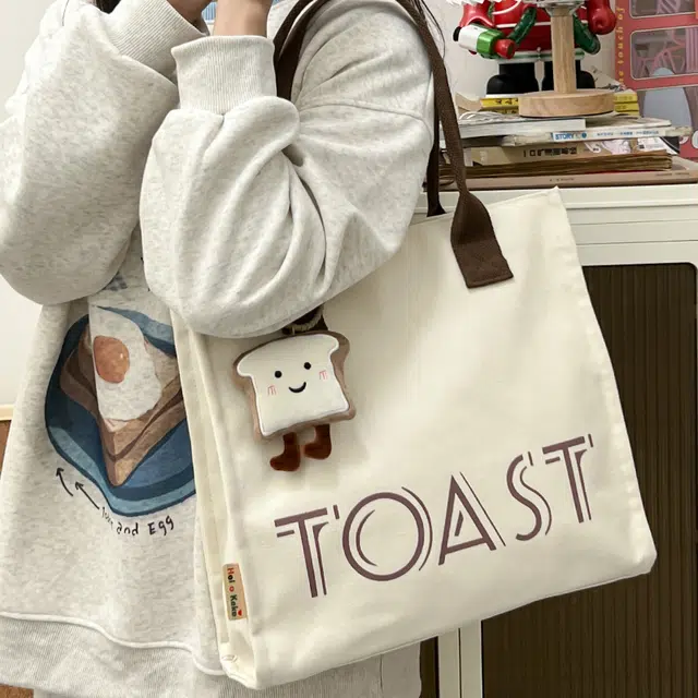 伊曼家 包包时尚休闲托特包印花字母潮流大容量 尼龙布 单肩包 女款 白色/卡其色/黑色